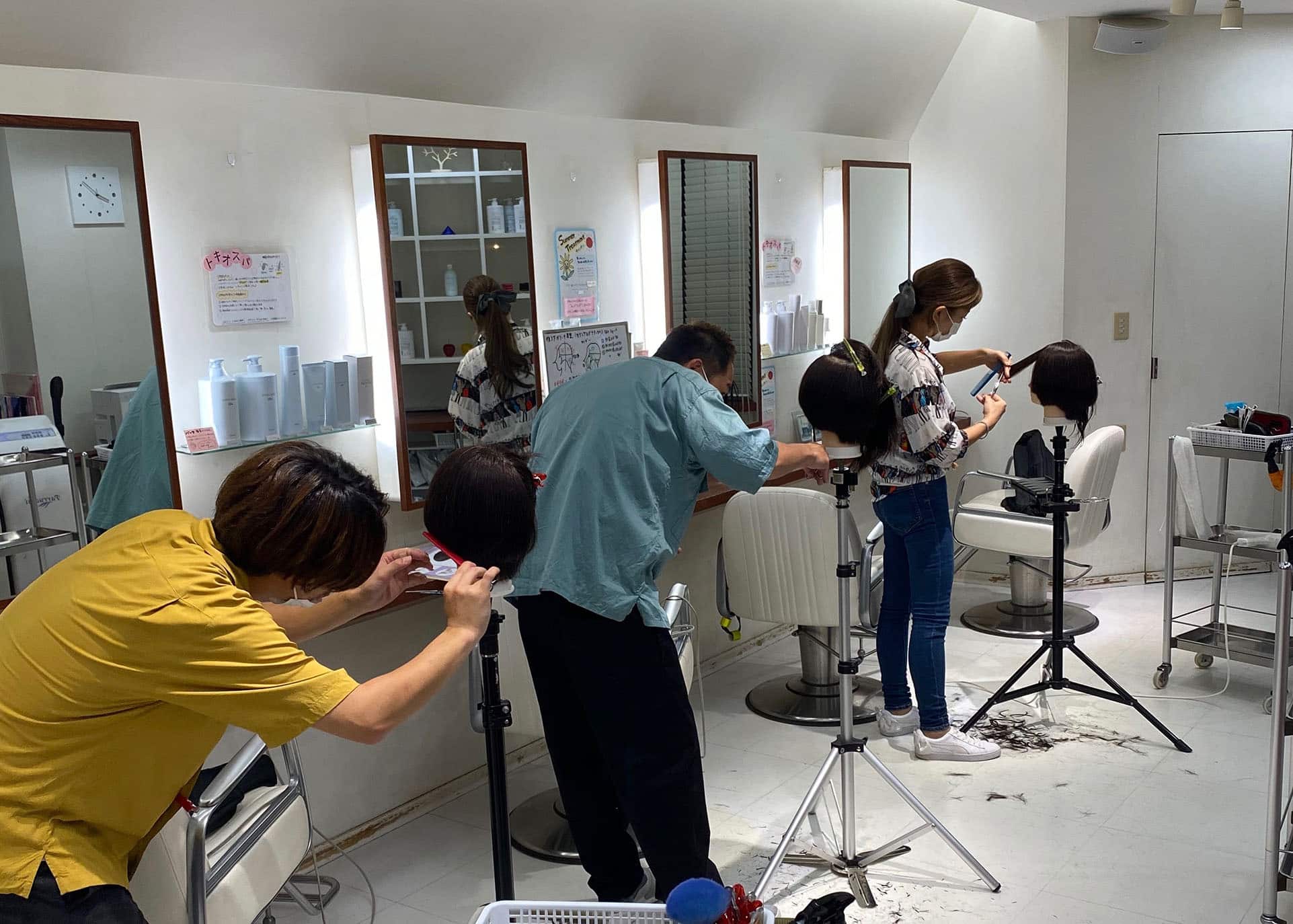 美容室HAIR CARE With求人画像